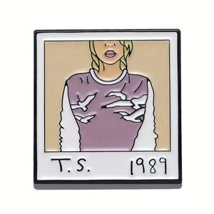 Taylor Swift 1989 Pin - New